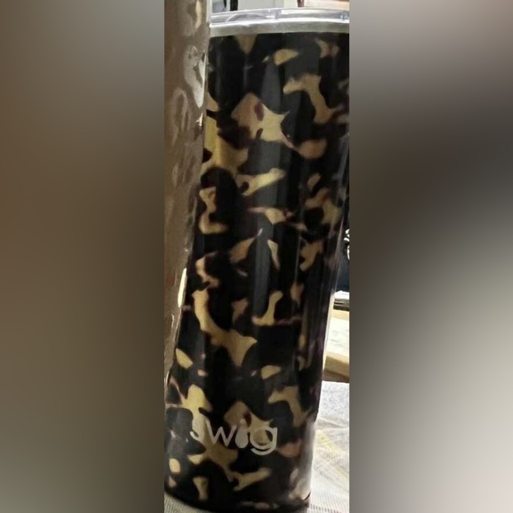 Set of two animal print tumblers.